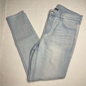 American Eagle Outfitters Hi-Rise Light Wash Jegging Next Level Stretch (14)